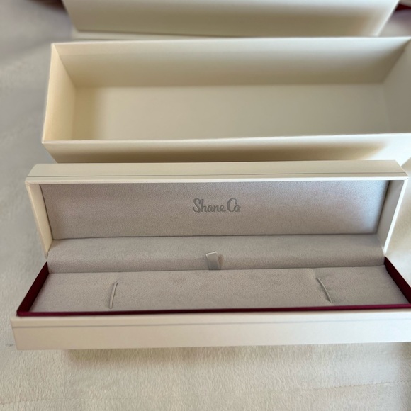 Shane Co. Gift Bag and Bracelet Box with Red Ribbon - Picture 7 of 8